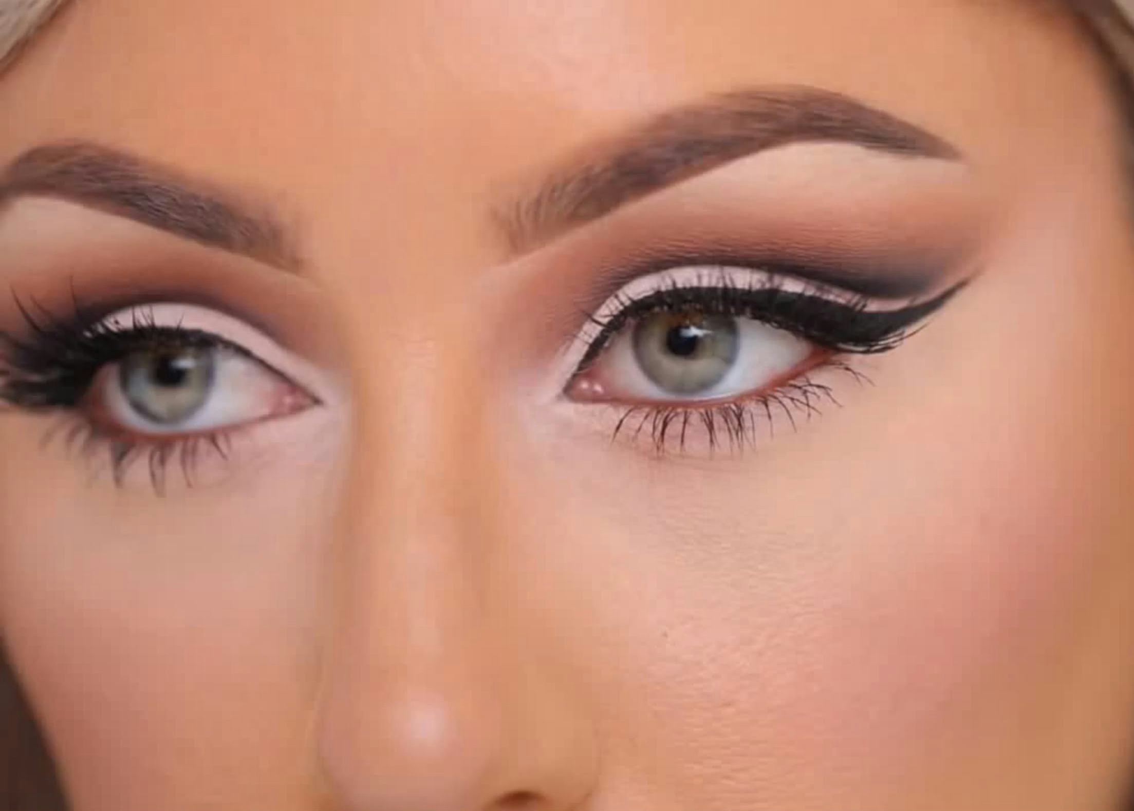 How To Create A Cut Crease With Eyeshadow So Your Eyes Look Bigger