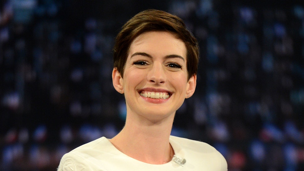 Anne Hathaway Has A Bob Haircut Now Proving She Can Rock