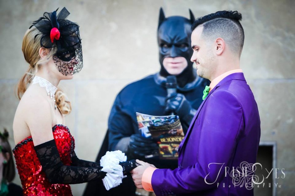 This Batman-Themed Wedding Is Super Adorable (And Full of Super Heroes)