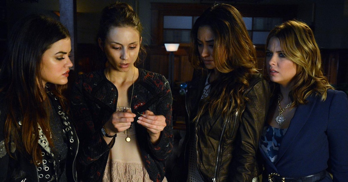 What Does The Dirt In The New 'Pretty Little Liars' Season 6B Promo