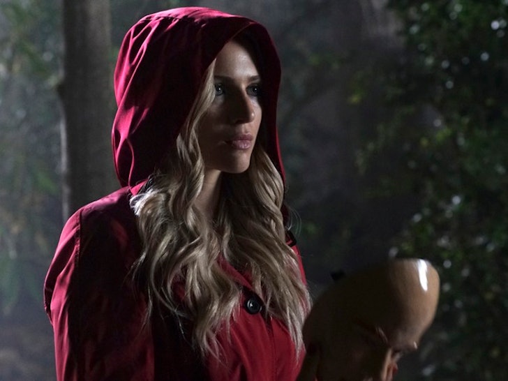 6 Unanswered Pretty Little Liars Questions About Red Coat That