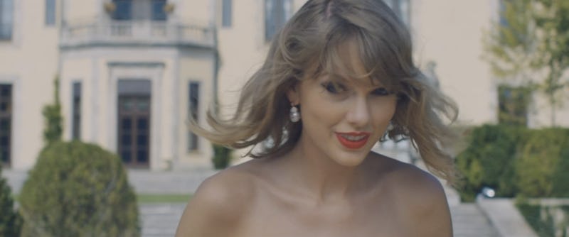 Taylor Swift S Blank Space Music Video Turns Her From Daydream To Nightmare In 13 Crazy Moments Video Taylor Swift S Blank Space Music Video Turns Her From Daydream To Nightmare In 13 Crazy Moments Video