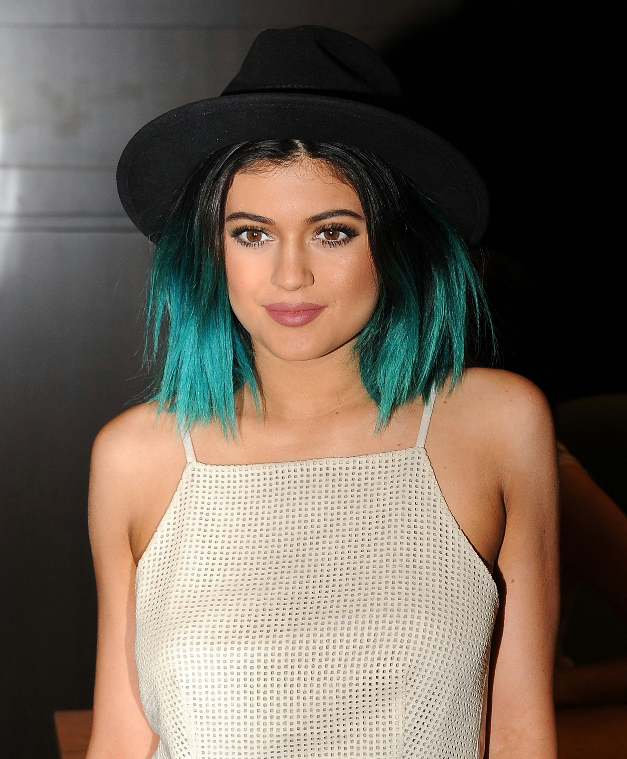 Kylie Jenner Has A New Hairstyle But The Blue Locks With Blunt