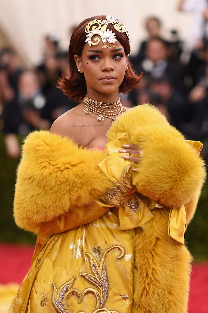 The Best Rihanna 2015 Met Gala Dress Memes Included A Pizza A Condom And Spongebob Squarepants