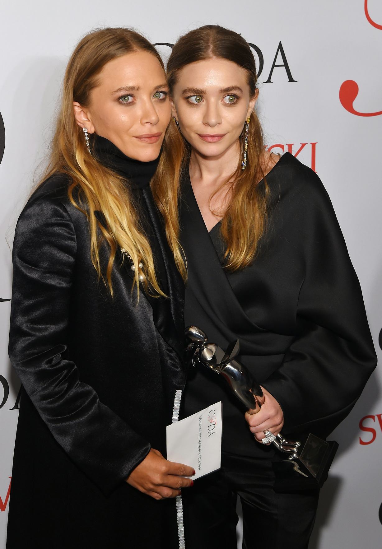 Mary-Kate & Ashley Olsen's First Instagram Selfie Comes With Some ...