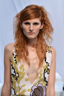 Cynthia Rowley Spring 2015 Channels 60s Mod With Messy Hair And