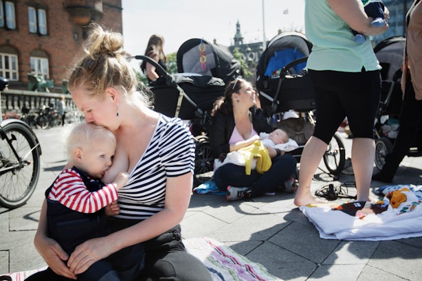Normalizebreastfeeding Is Blowing Up On Twitter Elle Australia Cover