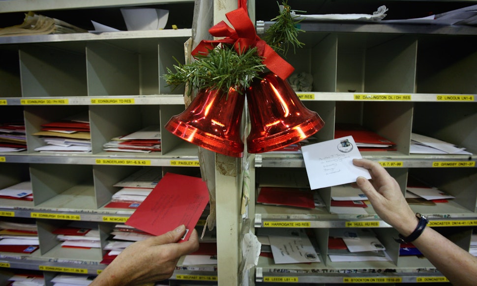 two friends send funny christmas cards to strangers and its officially our new favorite holiday tradition photo - When To Send Out Christmas Cards two friends send funny christmas cards to strangers and its officially our new favorite holiday tradition photo - When To Send Out Christmas Cards