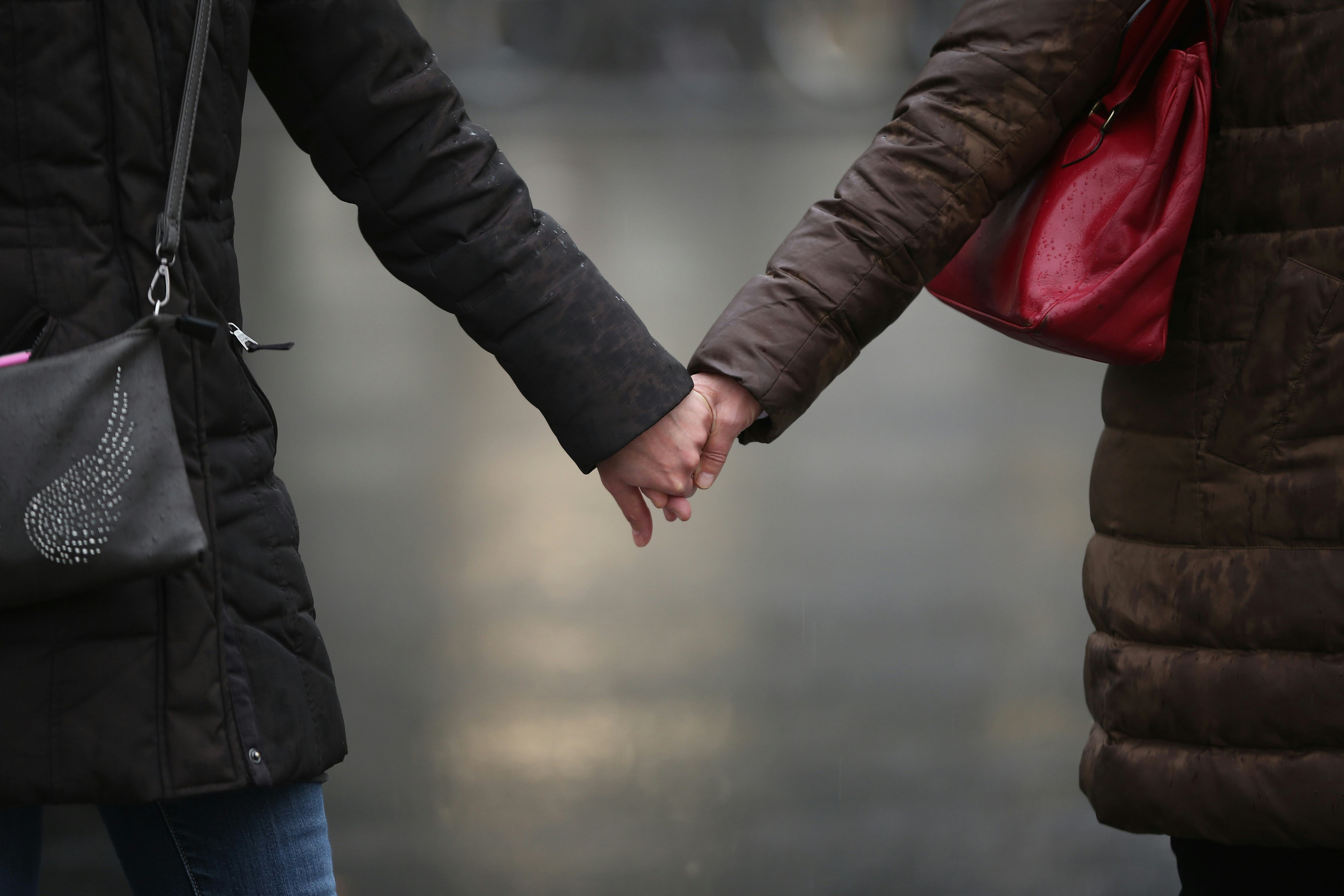 Lucy and Maria Aylmer Are Twin Sisters Who Look Completely Different