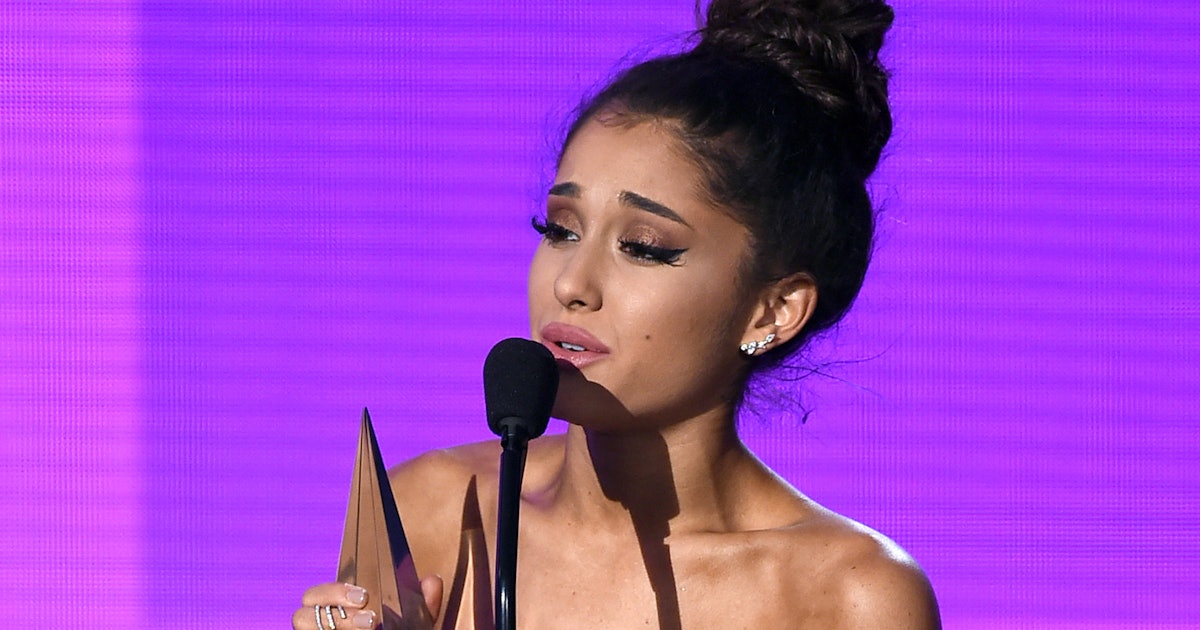Ariana Grande Brings Her Grandma To The AMAs & Once Again, Nonna Steals ...