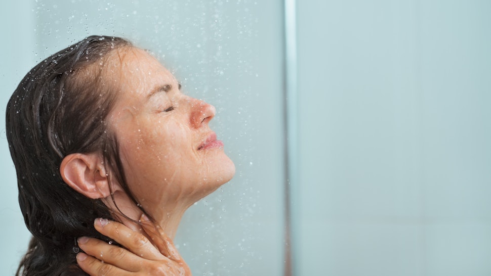 Keep Hair From Getting Oily With These 9 Shower Tricks