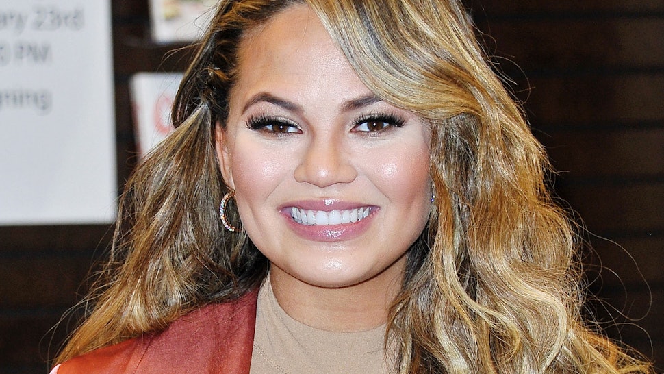 Chrissy Teigen Copies Khloe Kardashian S Haircut But She S Still