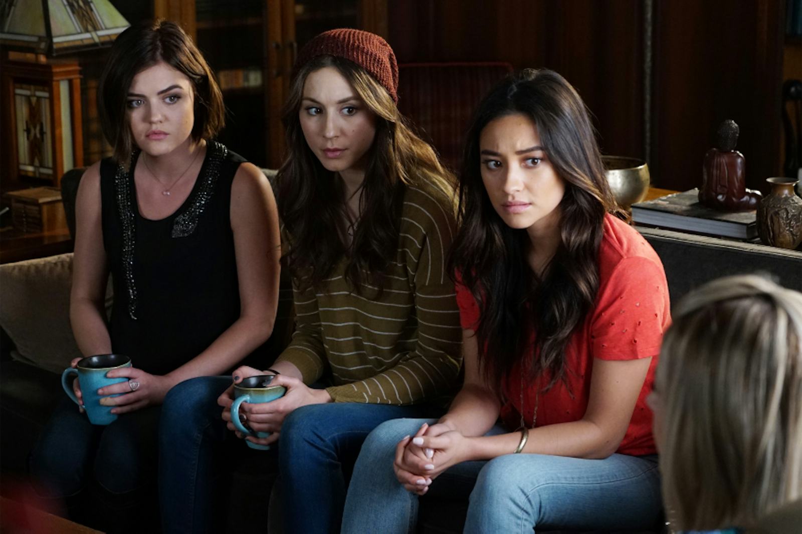 'Pretty Little Liars' Theories From The Cast Are Even More Intense Than What Fans Come Up With 'Pretty Little Liars' Theories From The Cast Are Even More Intense Than What Fans Come Up With