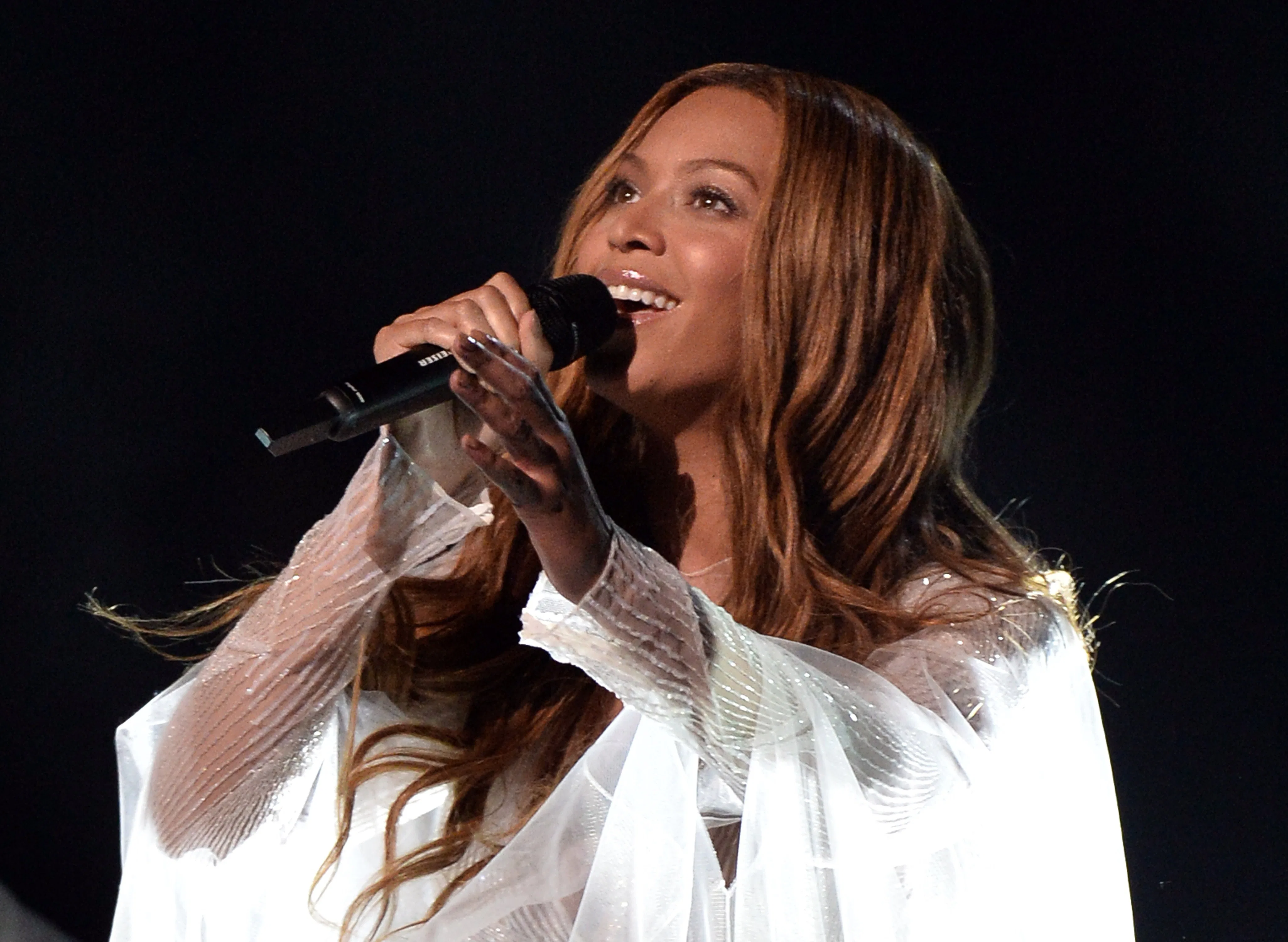 Beyonce's Grammy Necklace Is Available For Just $132,000 And Some ...