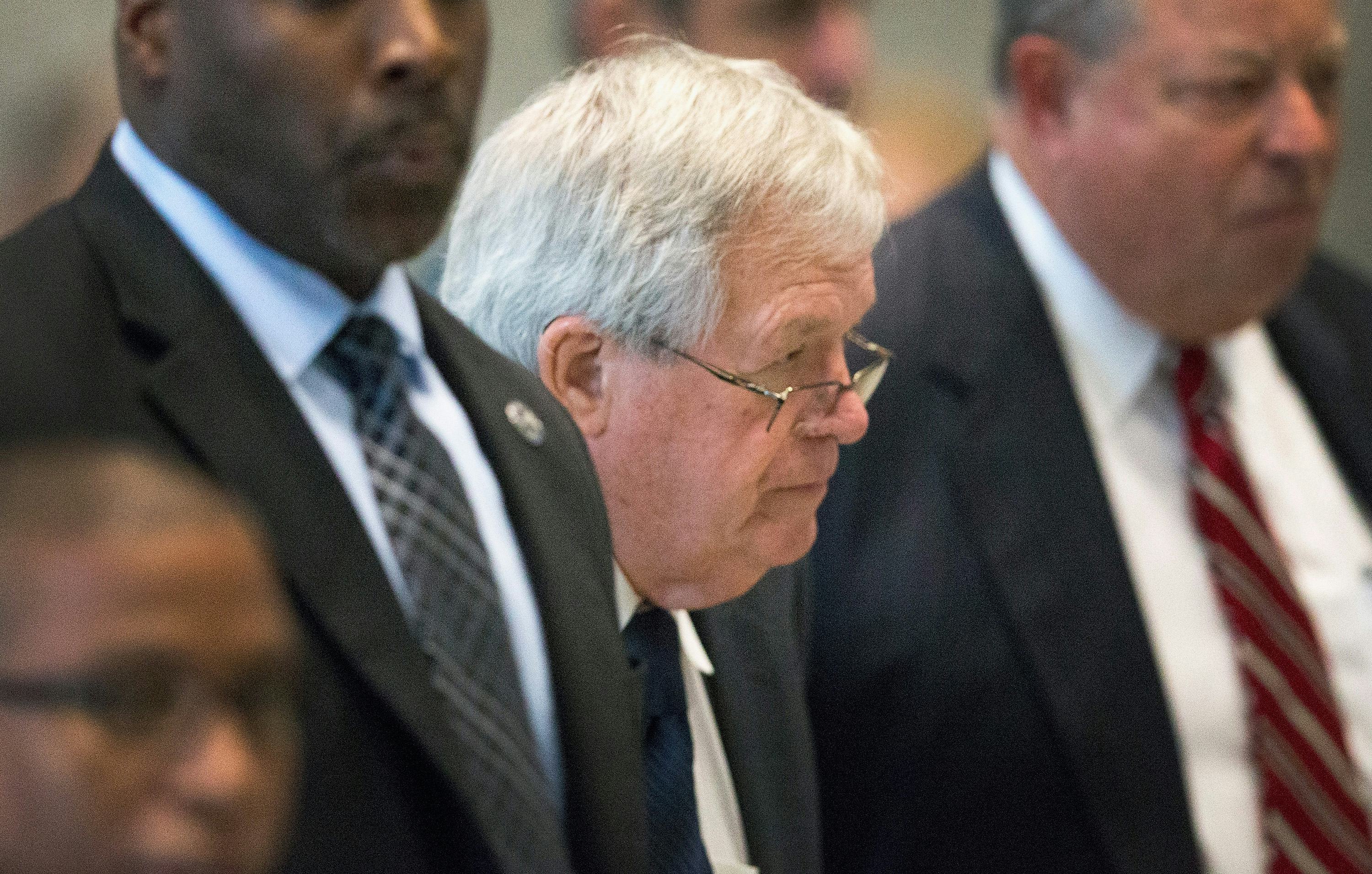 dennis hastert        
        <figure class=