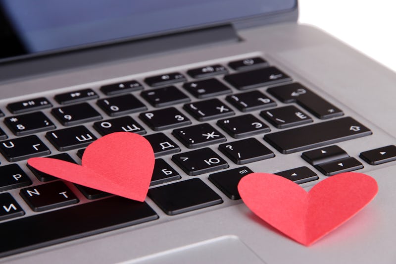 16 Online Dating Sites That Are Weirdly Specialized, Proving There Really Is Someone Out There For Everyone