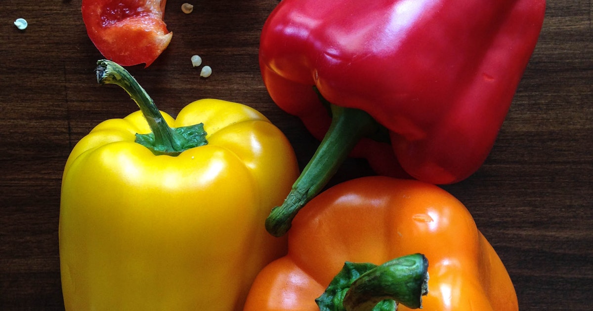 Богатенький перец жахает сочную блонду Богатенький перец жахает сочную блонду