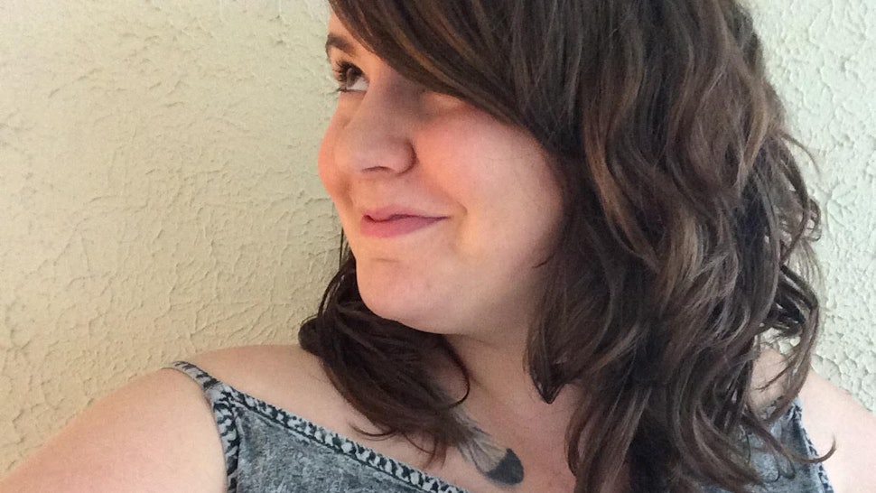 Easy Beach Wave Hair Tutorial For A Natural Looking Heat Free Do