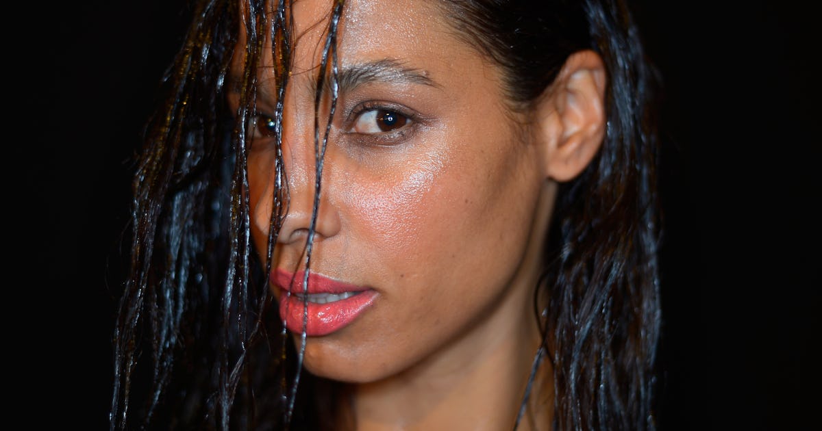 7 Wet Hairstyles To Sleep In That Will Make Mornings A Breeze — VIDEOS 7 Wet Hairstyles To Sleep In That Will Make Mornings A Breeze — VIDEOS