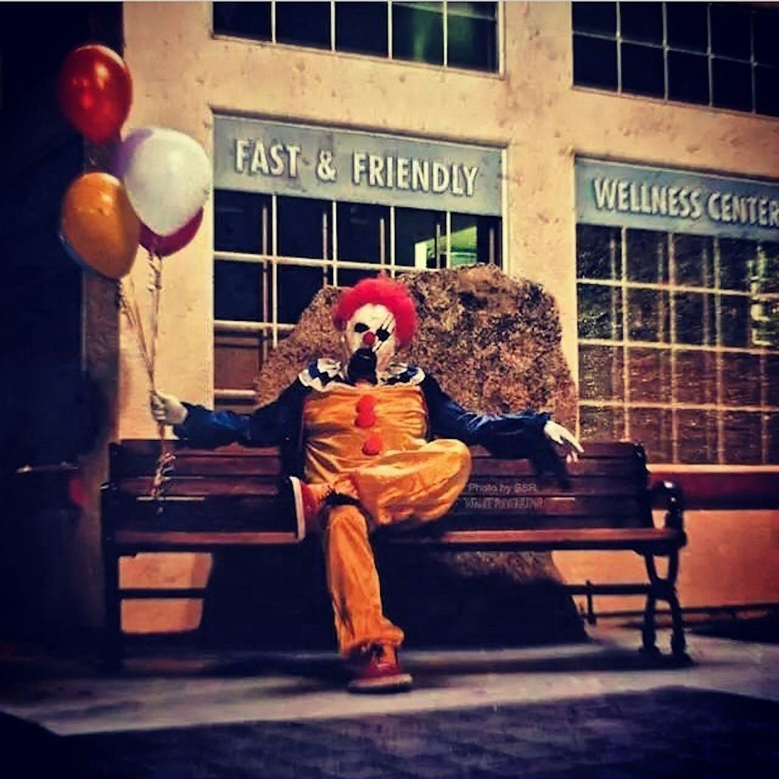 Грустный одинокий клоун