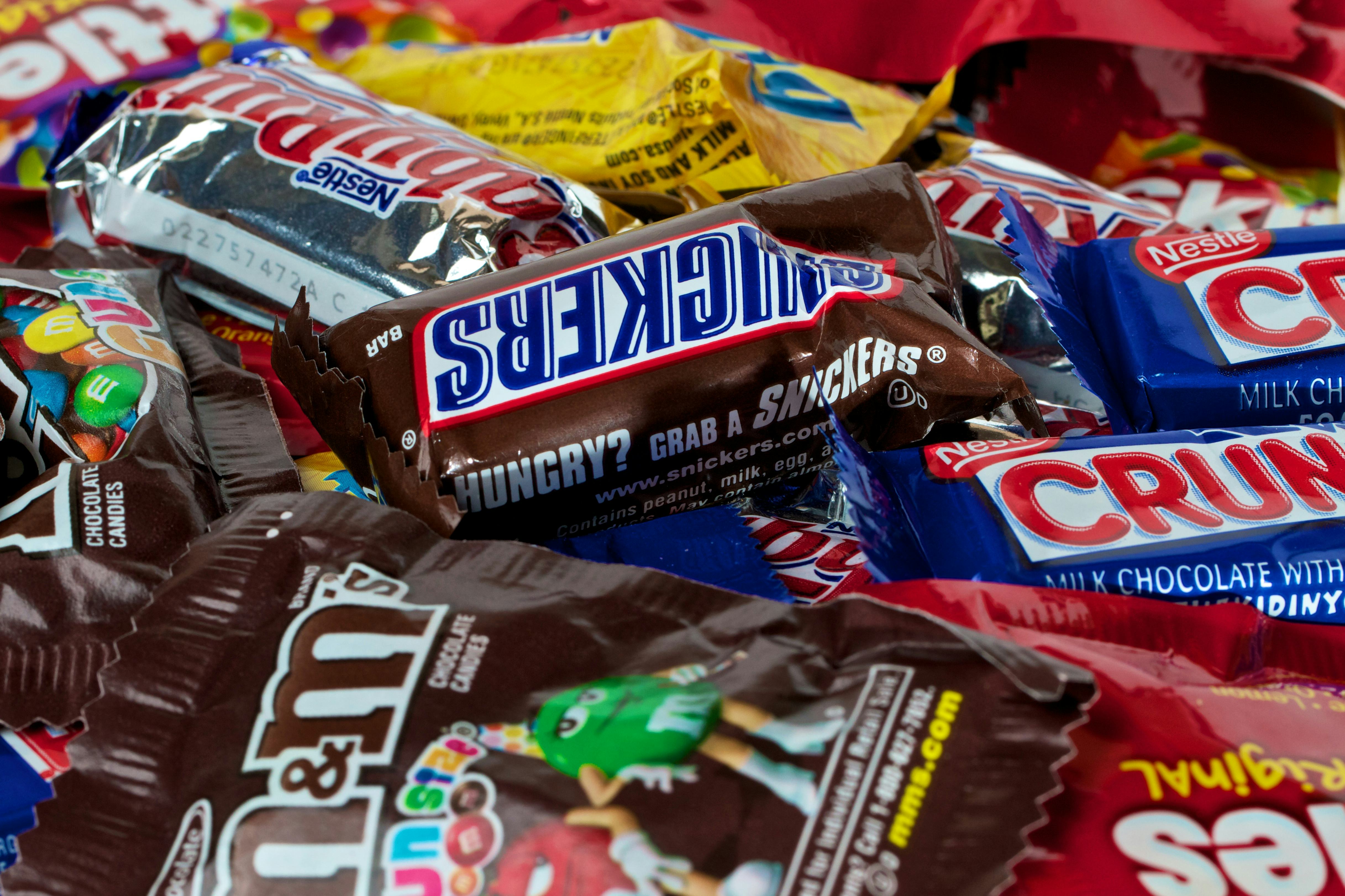 9 Wine And Halloween Candy Pairings You Need For One Super Classy Holiday