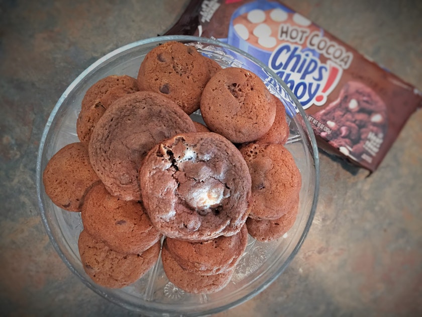 FATGUYFOODBLOG: Hot Cocoa Chips Ahoy cookies!
