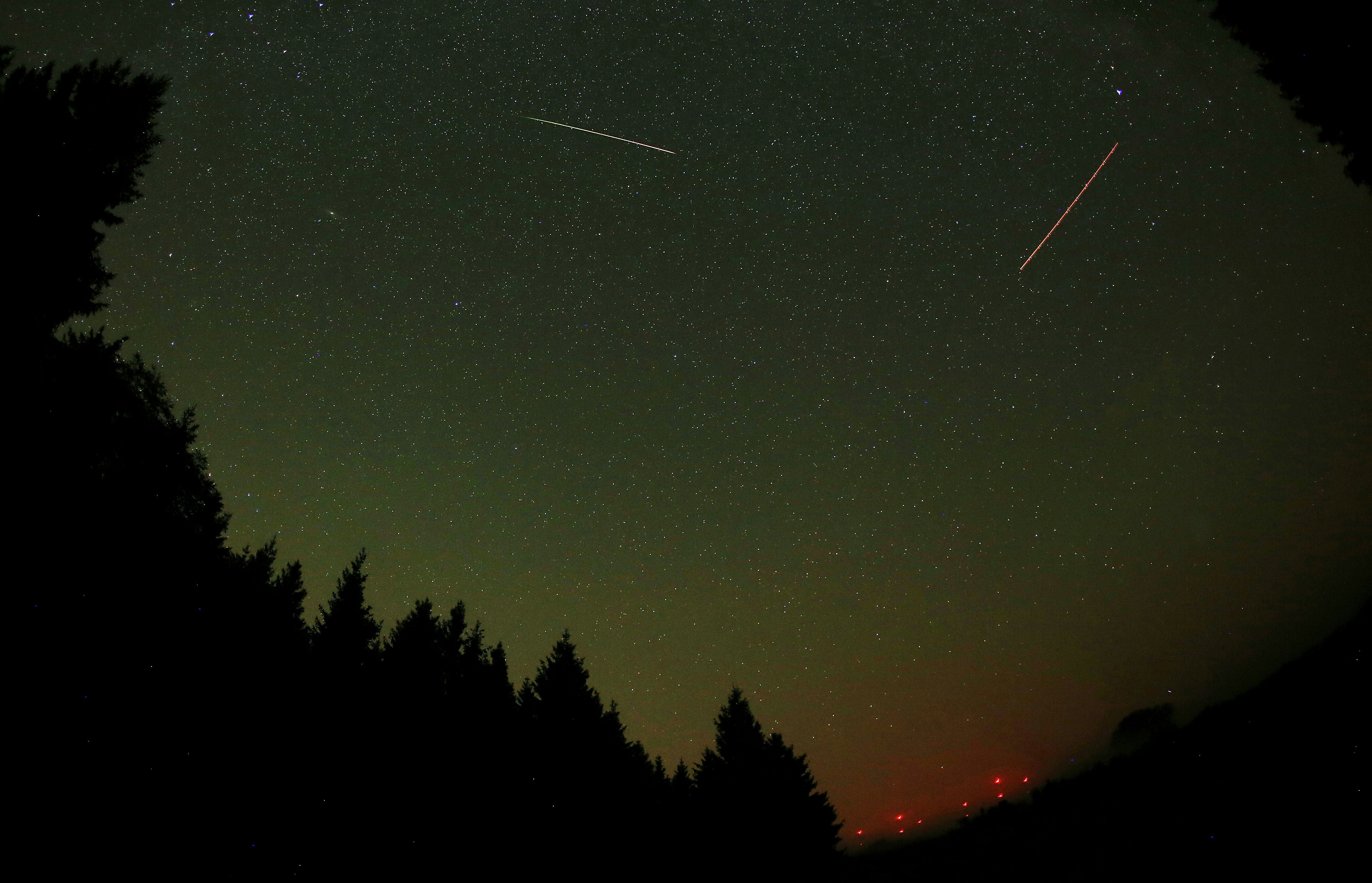 How To Watch The Eta Aquarids Meteor Shower, Because Halley's Comet Is