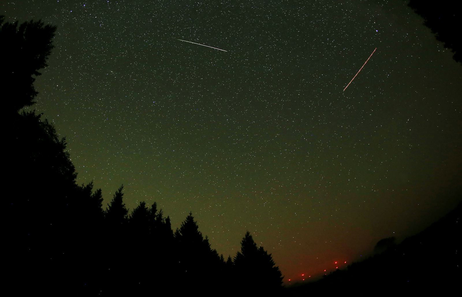 How To Watch The Eta Aquarids Meteor Shower, Because Halley's Comet Is