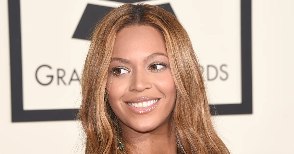 Beyonce Wears Self Portrait LBD, And Luckily For Us This Look Is So In ...