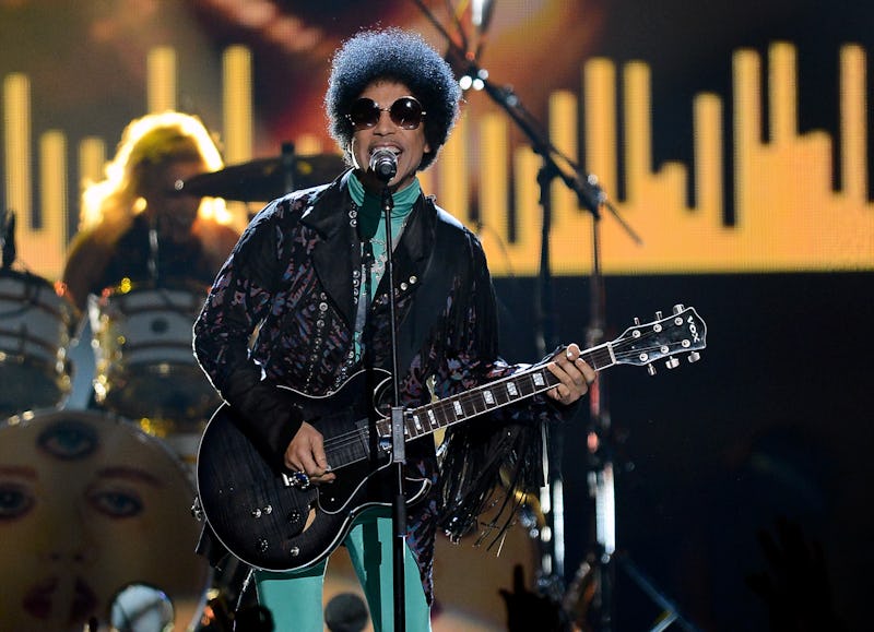 Prince's Greatest Guitar Solos Prove Shredding Was His Most Underrated ...