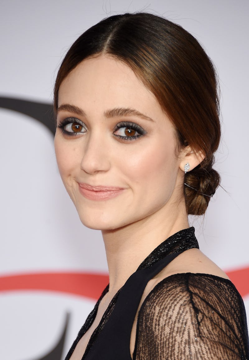 emmy rossum 2015 cfda awards pulls off vampire chic perfectly emmy rossum 2015 cfda awards pulls off vampire chic perfectly