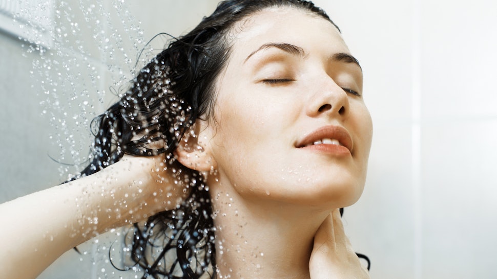 6 Ways To Manage Oily Hair