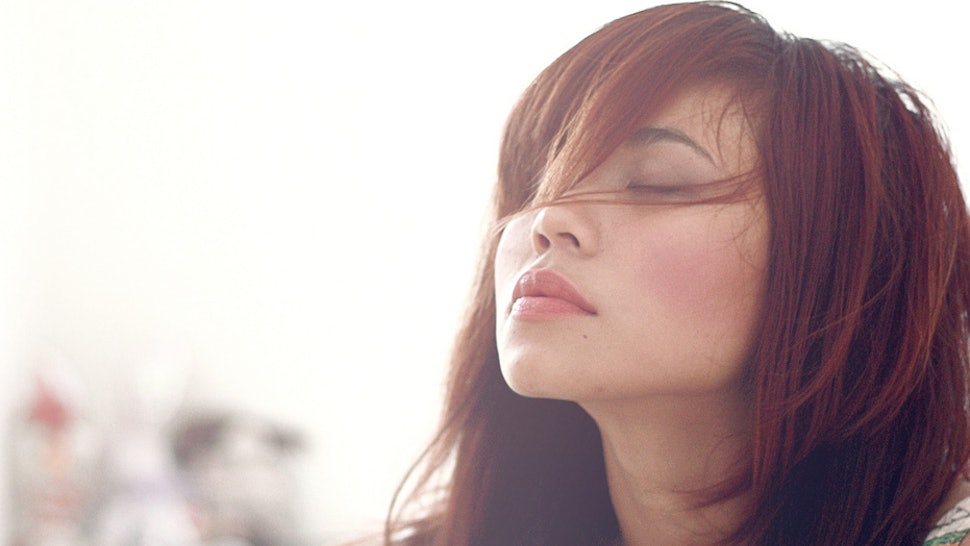 How To Keep Hair Straight In Humid Weather So You Re Foxy Not Frizzy
