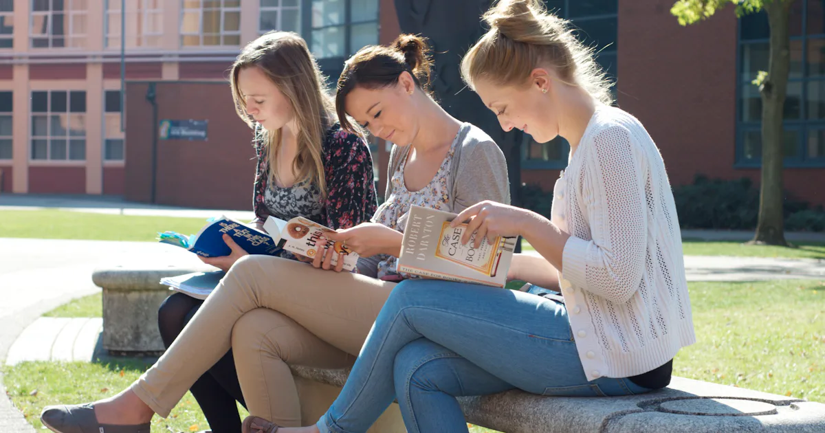 Read With Friends 11 Books That Are So Much Better When You Read Them With Friends