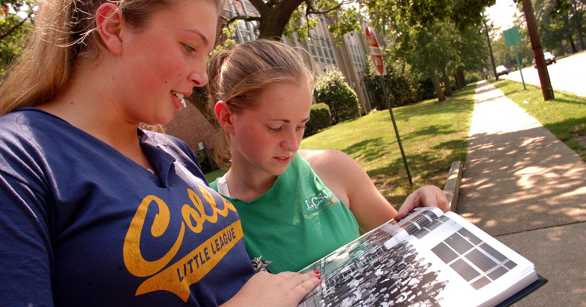 8 Yearbook Messages Everyone Used To Write On The Last Day Of School