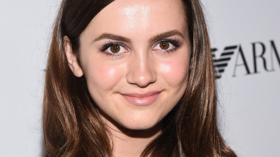 Maude Apatow Demonstrages Minimal Makeup Routine For Into The Gloss — VIDEO