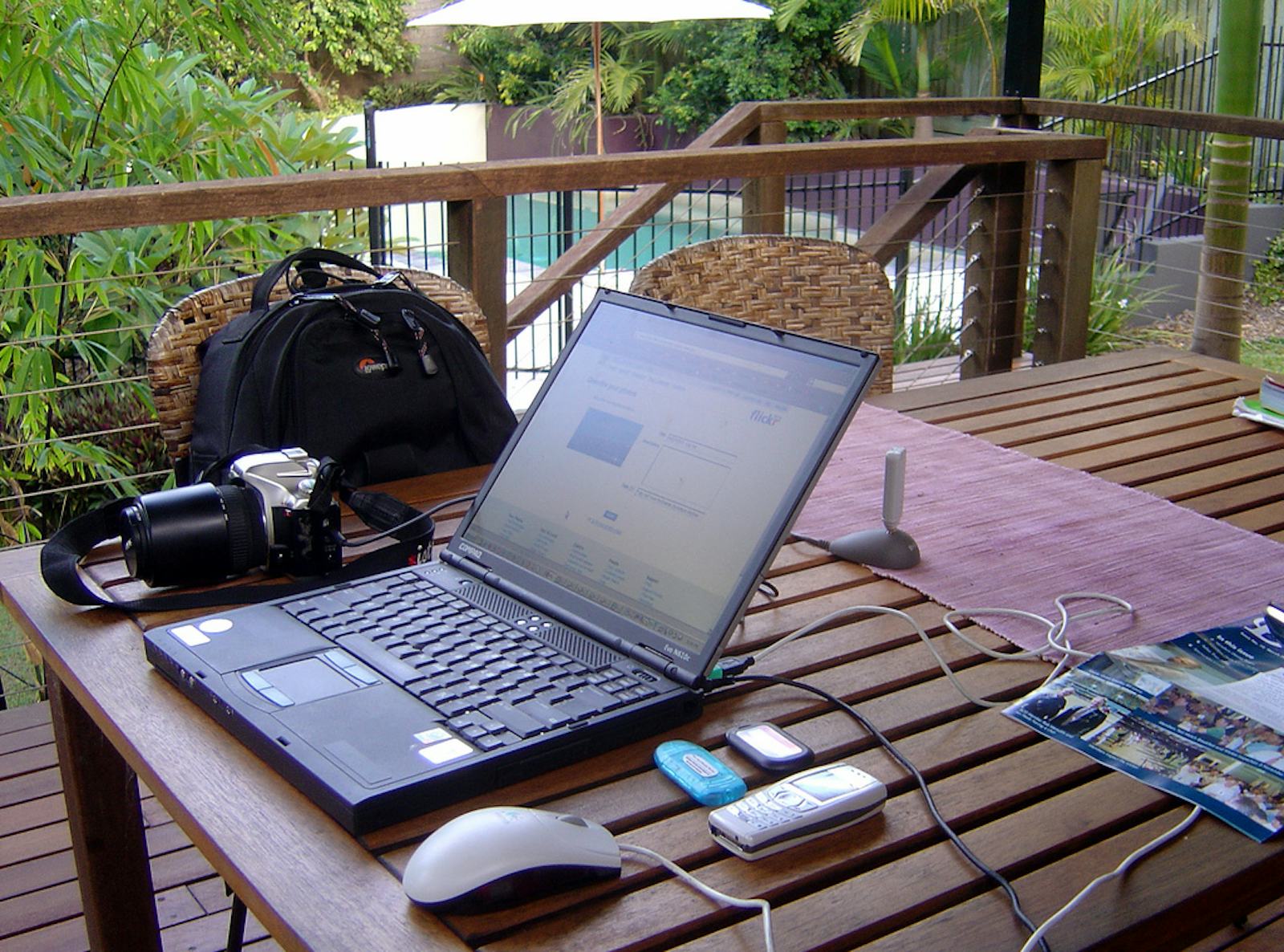 Можно взять из интернета. Ноутбук на даче. Рабочее место программиста. Ноутбук на природе. Рабочее место с ноутбуком.