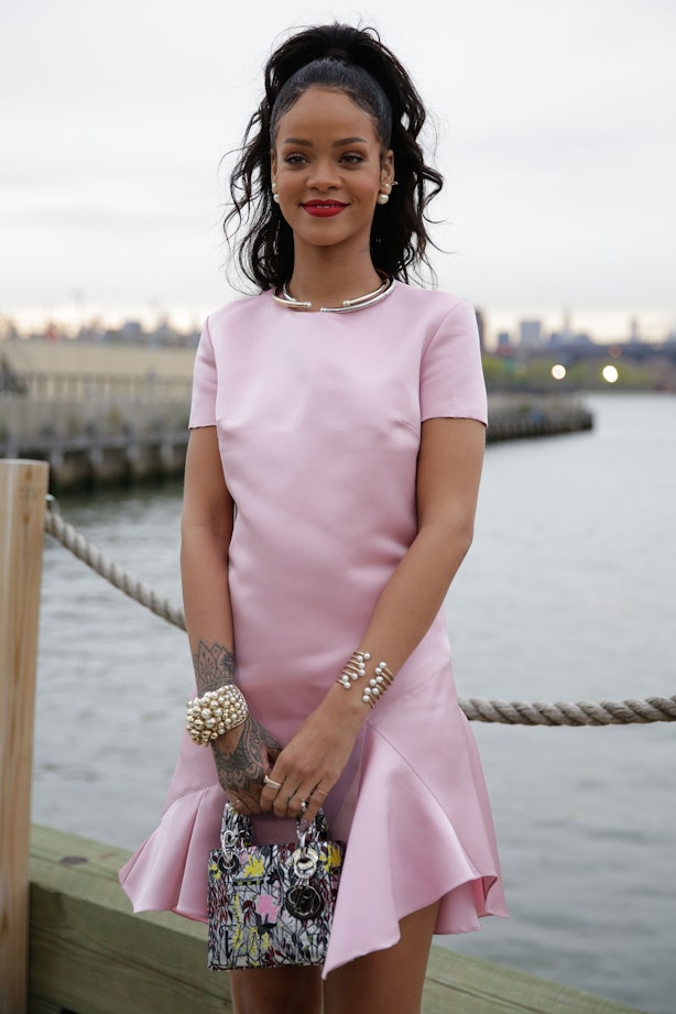 rihanna-makes-fun-of-fan-s-prom-bat-outfit-it-s-totally-uncalled