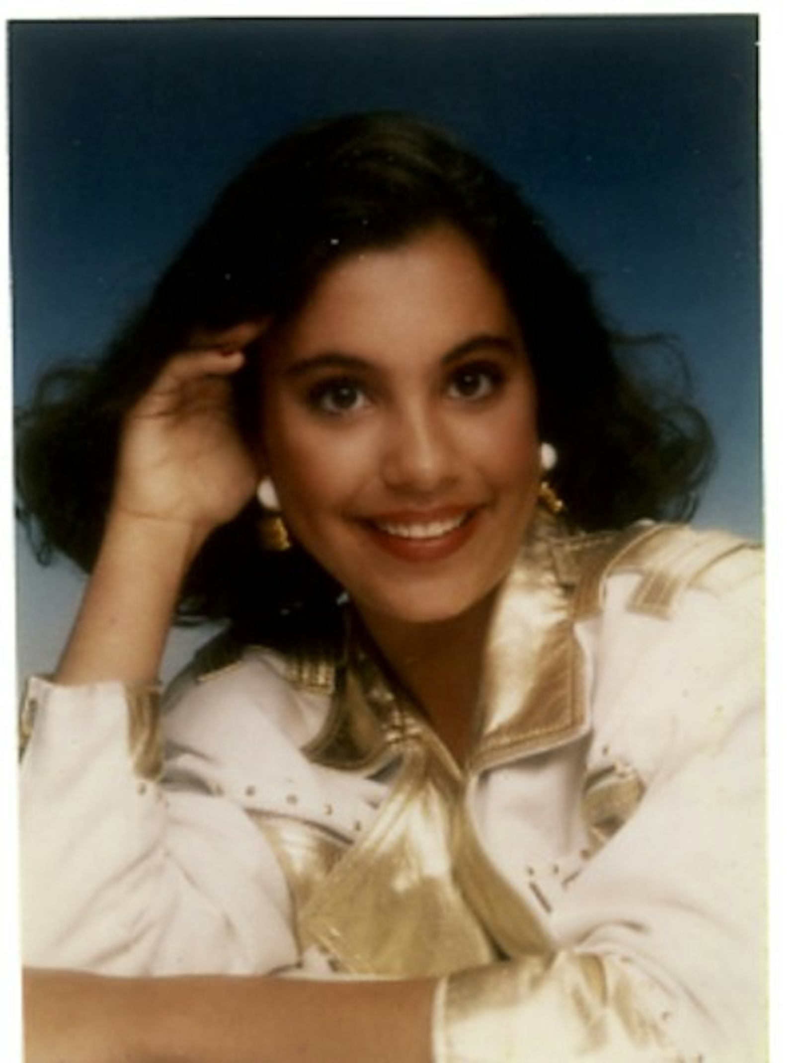 17 Glamour Shots That Every Girl In The '80s And '90s Most Definitely Took