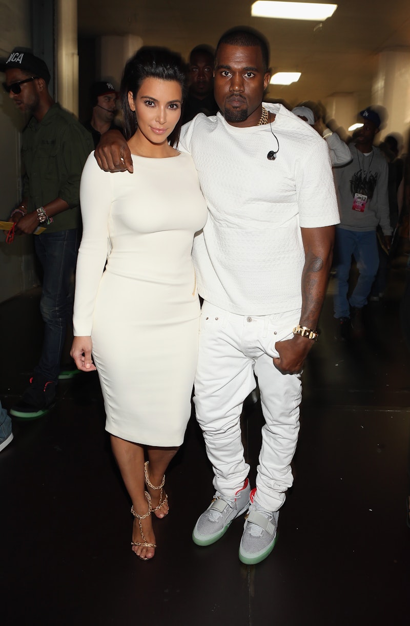 Who made Kim Kardashian's white sweatpants and sneakers?  Cute sweatpants  outfit, Cute outfits, Kardashian outfit