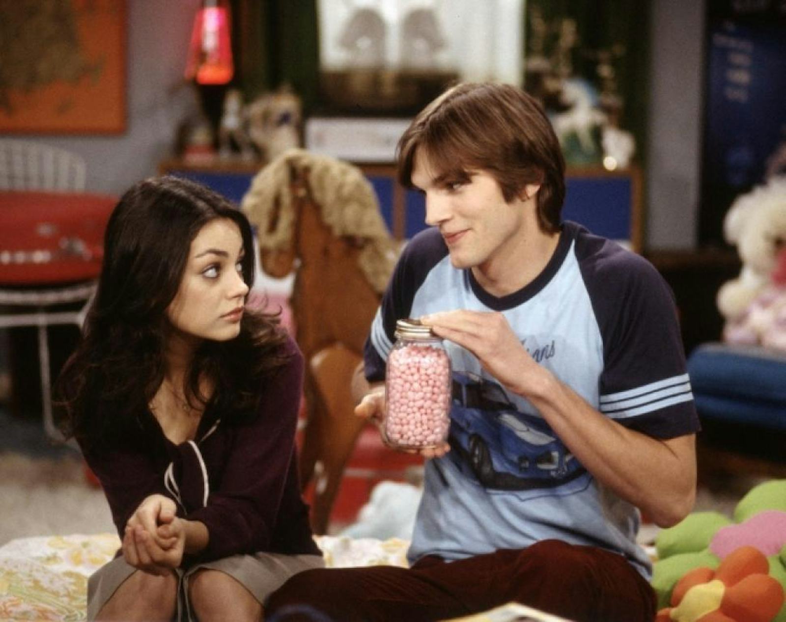 6 Times Ashton Kutcher And Mila Kunis Were Just Like That 70s Show S