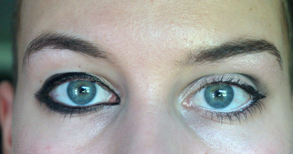 How To Make Small Eyes Look Bigger With Just A Few Simple Makeup Hacks How to make small eyes look bigger with just a few simple makeup hacks