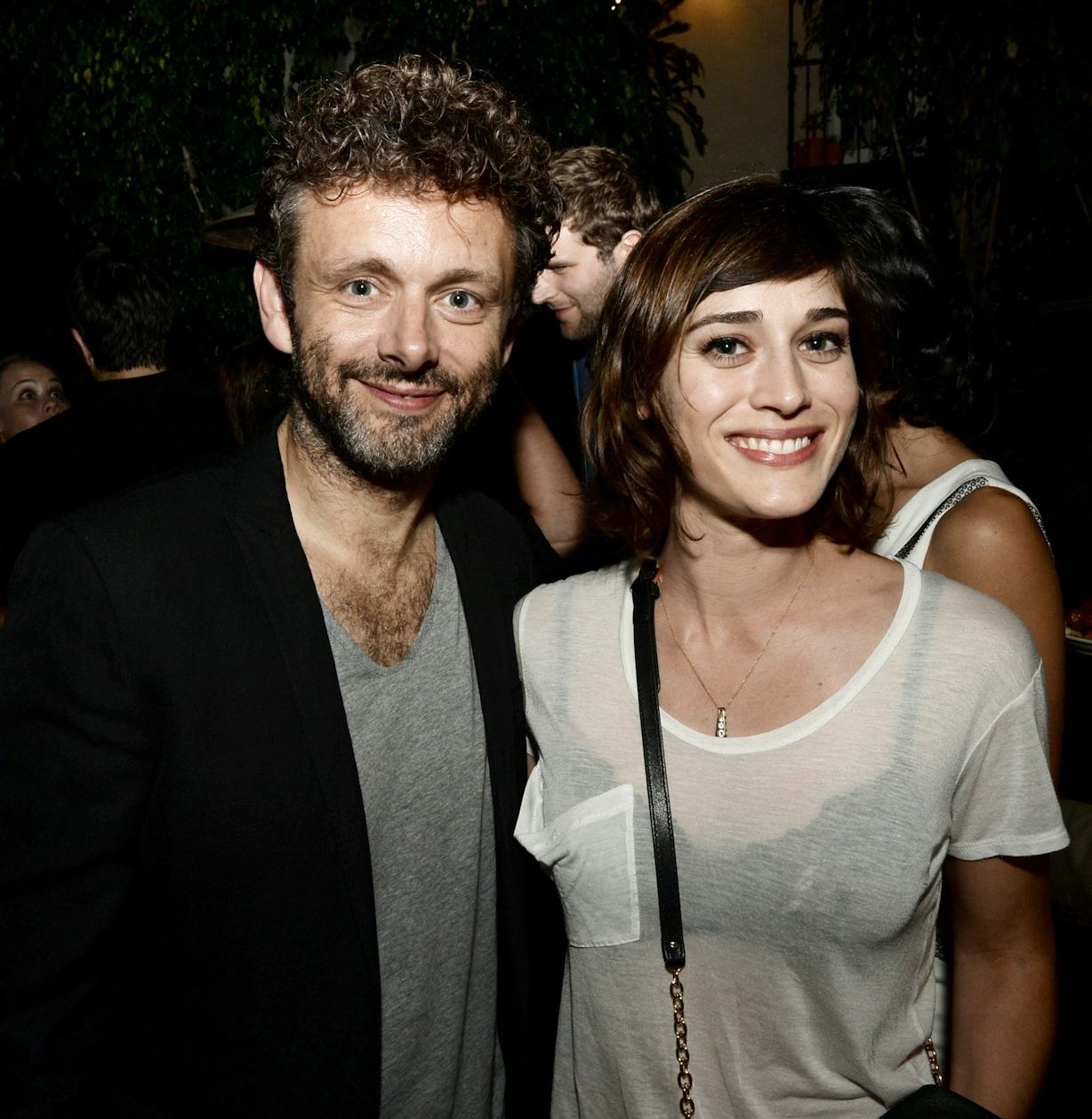 Are Michael Sheen And Lizzy Caplan Dating In Real Life They Re Pretty