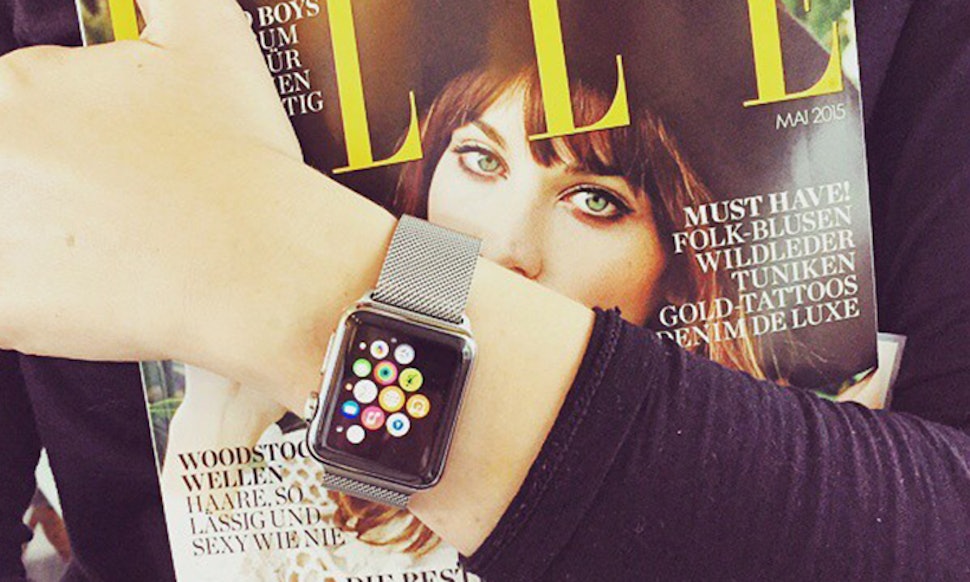 14 Stylish Apple Watch Outfit Photos That Proves It's A Fashion
