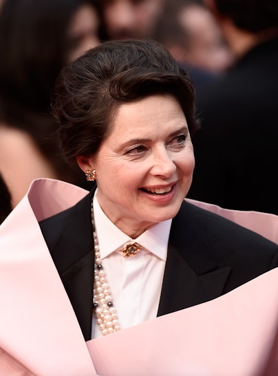 Isabella Rossellini Wears Large Pink Shawl To Cannes In An Effort To ...
