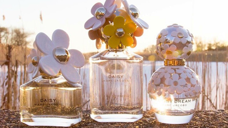What Your Favorite Perfume Says About You, Whether You're A Daisy, Coco, Or  Flowerbomb Fan