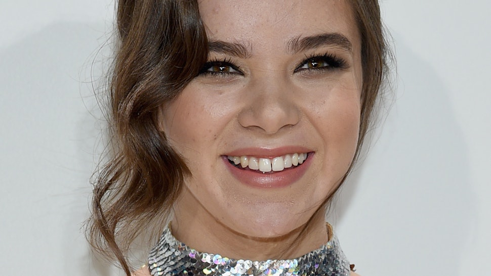 Hailee Steinfeld Rocks Leggings & Leather For 'The Tonight Show