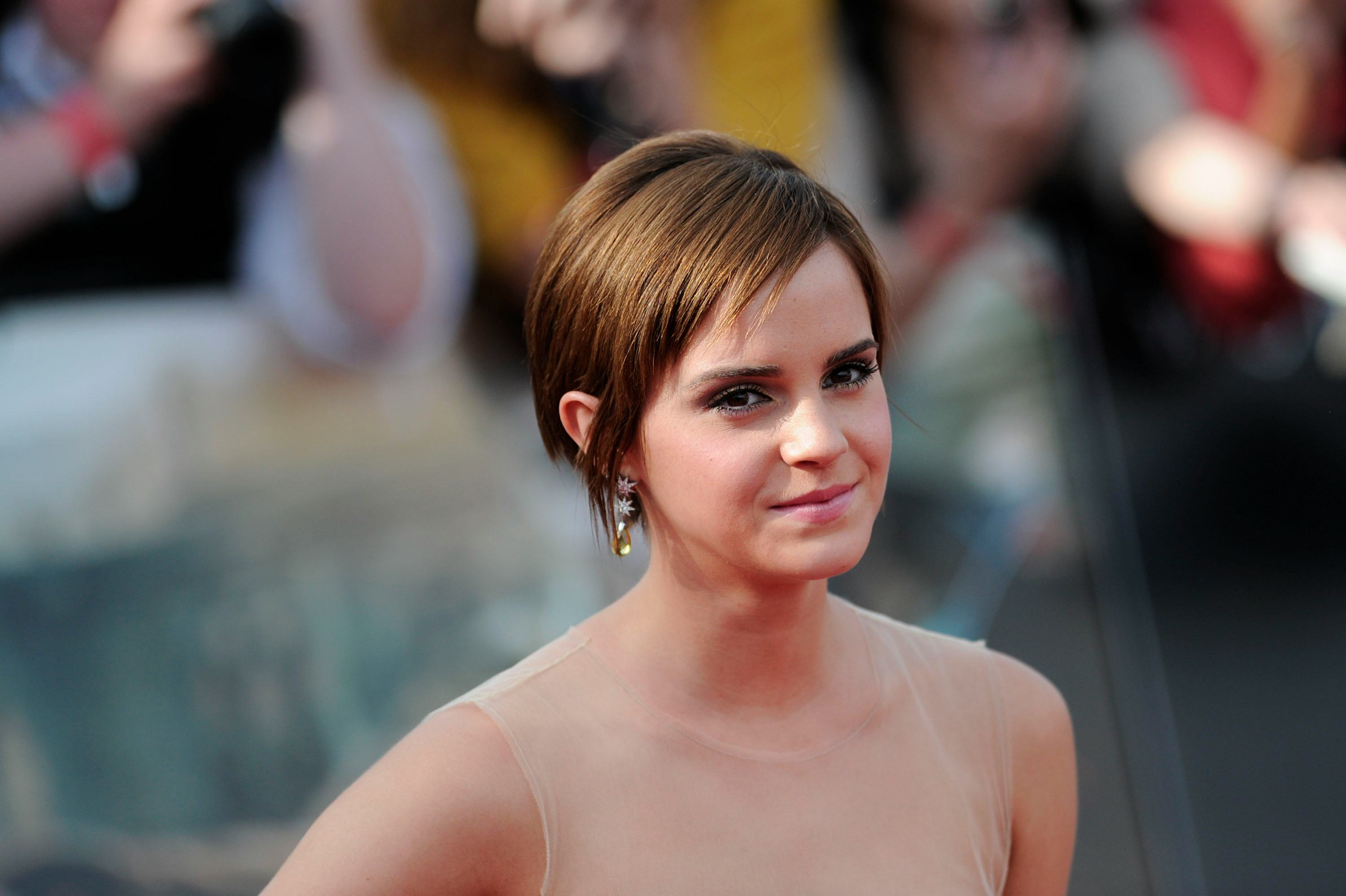 18 Emotional Stages Of Growing Out A Super Short Haircut