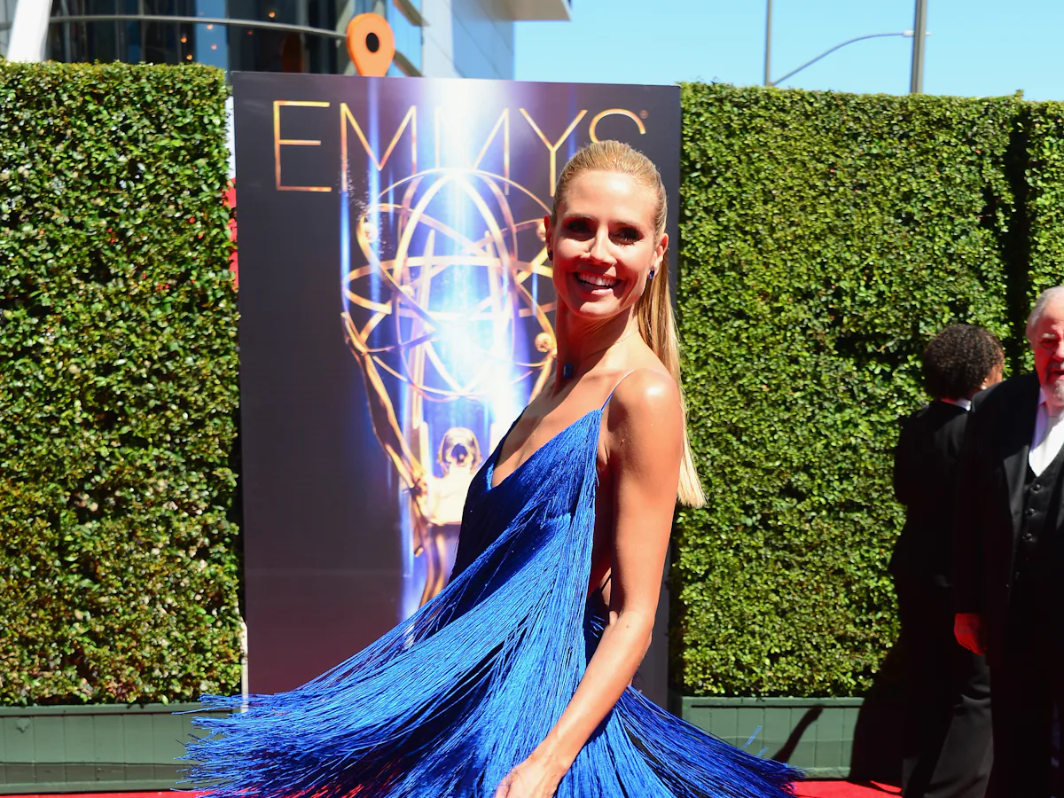 heidi klum blue fringe dress Heidi Klum Fashion Spins! | 2014 Primetime Creative Arts Emmy Awards