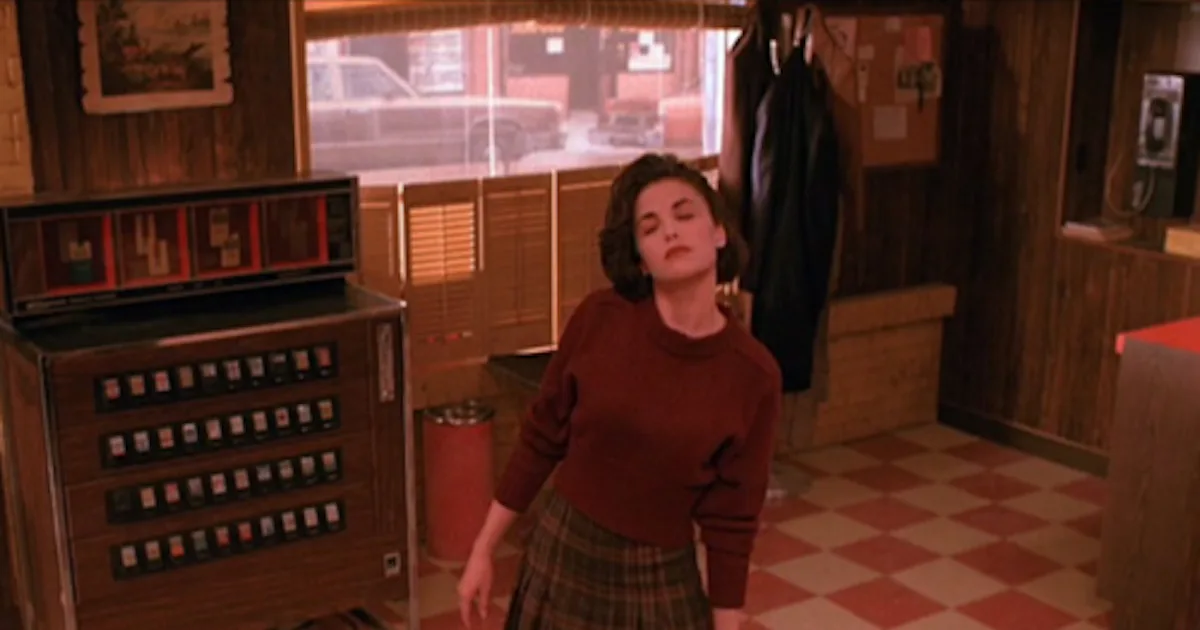 'Twin Peaks' Fashion How to Dress As Your Favorite David Lynch Ladies, From Laura Palmer To Audrey Horne 'Twin Peaks' Fashion How to Dress As Your Favorite David Lynch Ladies, From Laura Palmer To Audrey Horne